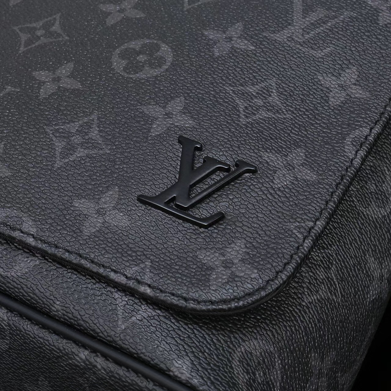 LV Louis Vuitton M44001 Messenger bags MM Explorer Monogram Handbags ...